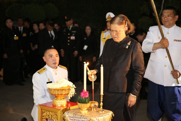 สมเด็จพระเทพฯ ทรงประกอบพิธีบวงสรวงอธิษฐานจิต เตรียมงานถวายพระเพลิงพระบรมศพ