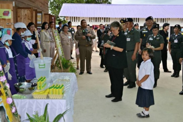 “น้องก้าน” เด็กหญิงผู้โชคดีได้ถวายงานเป็นมัคคุเทศก์น้อยตามเสด็จ “พระเทพฯ”