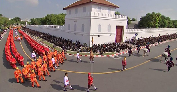 ประมวลภาพ‘ในหลวงร.10’ เสด็จนำพระบรมวงศานุวงศ์ตามพระบรมโกศ ยาตราเวียนอุตราวัฏ 3 รอบ