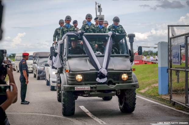 ชมภาพขบวนเกียรติยศเคลื่อนศพจ่าแซมฮีโร่ผู้สละชีพจากภารกิจถ้ำหลวง