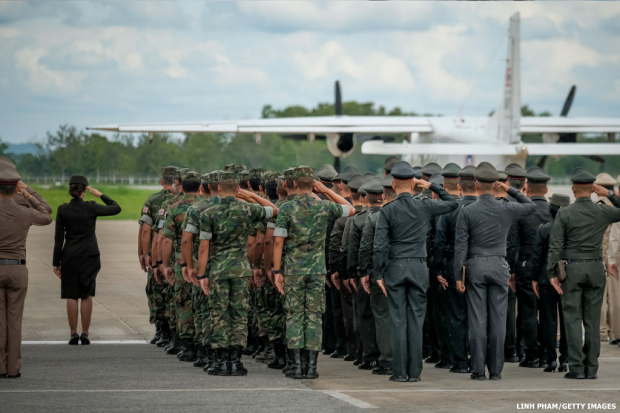 ชมภาพขบวนเกียรติยศเคลื่อนศพจ่าแซมฮีโร่ผู้สละชีพจากภารกิจถ้ำหลวง