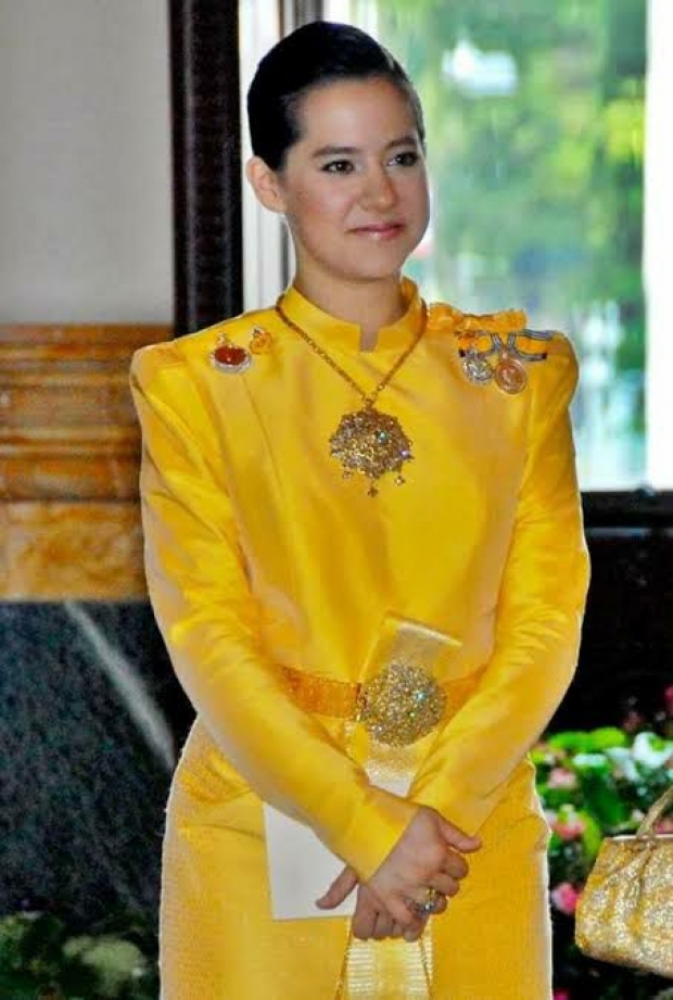 พระราชทานเครื่องราชฯฝ่ายในและเหรียญรัตนาภรณ์แด่ คุณพลอยไพลินและคุณสิริกิติยา เจนเซน