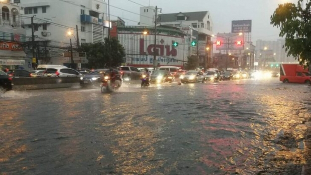 ฉ่ำแต่เช้า! กรมอุตุฯ เตือนระวังอันตราย ฝนถล่ม 40 จังหวัด