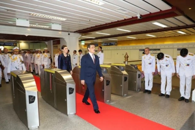 ในหลวง-พระราชินี เปิดรถไฟฟ้าสายเฉลิมรัชมงคล ประทับรถไฟฟ้าพระที่นั่ง