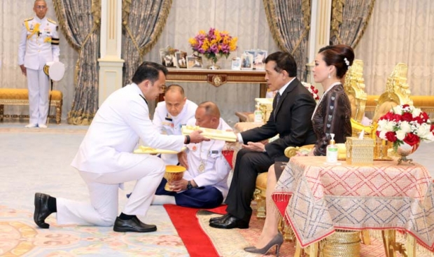 ในหลวง พระราชทานโฉนดที่ดินในพระปรมาภิไธย แก่สถานศึกษา-หน่วยงานรัฐ