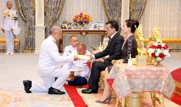 ในหลวง พระราชทานโฉนดที่ดินในพระปรมาภิไธย แก่สถานศึกษา-หน่วยงานรัฐ