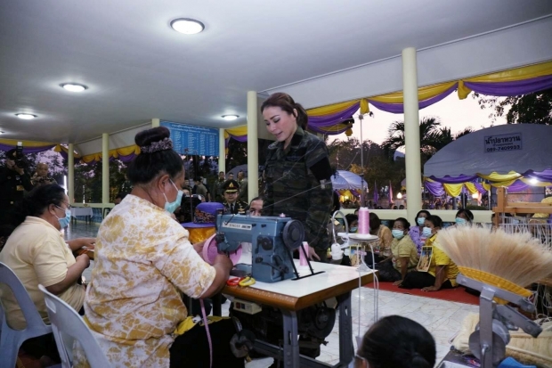  พระราชินี สนพระทัยจักสานป่านศรนารายณ์ อาชีพพระราชทาน ‘สมเด็จพระพันปี’