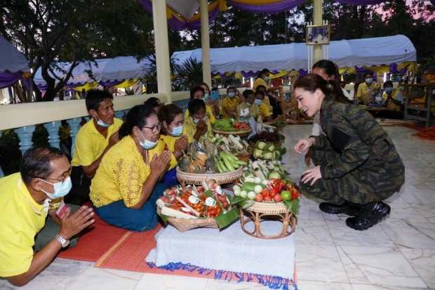  พระราชินี สนพระทัยจักสานป่านศรนารายณ์ อาชีพพระราชทาน ‘สมเด็จพระพันปี’