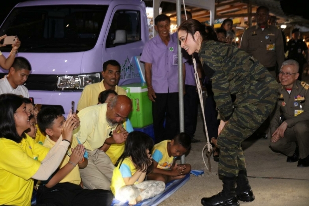  พระราชินี สนพระทัยจักสานป่านศรนารายณ์ อาชีพพระราชทาน ‘สมเด็จพระพันปี’