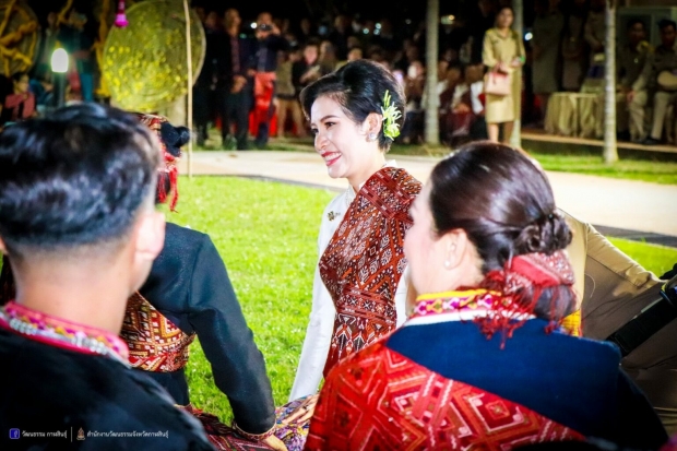 งดงาม เจ้าคุณพระสินีนาฏ สวมชุดผ้าไหมแพรวา ร่วมฟ้อนรำกับชาวกาฬสินธุ์อบอุ่น