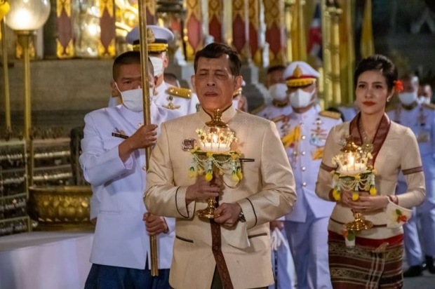 ในหลวง เสด็จฯ พร้อมด้วย เจ้าคุณพระฯ ทรงบำเพ็ญพระราชกุศลที่ ลำพูนและร้อยเอ็ด