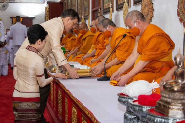 ในหลวง เสด็จฯ พร้อมด้วย เจ้าคุณพระฯ ทรงบำเพ็ญพระราชกุศลที่ ลำพูนและร้อยเอ็ด