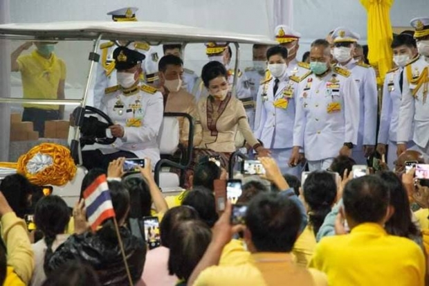 ในหลวง เสด็จฯ พร้อมด้วย เจ้าคุณพระฯ ทรงบำเพ็ญพระราชกุศลที่ ลำพูนและร้อยเอ็ด