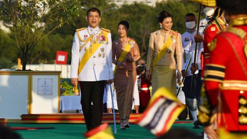 ในหลวง-พระราชินี ทรงวางศิลาฤกษ์แท่นพระฐานพระบรมราชานุสาวรีย์ ร.9