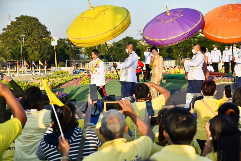 ในหลวง-พระราชินี ทรงวางศิลาฤกษ์แท่นพระฐานพระบรมราชานุสาวรีย์ ร.9