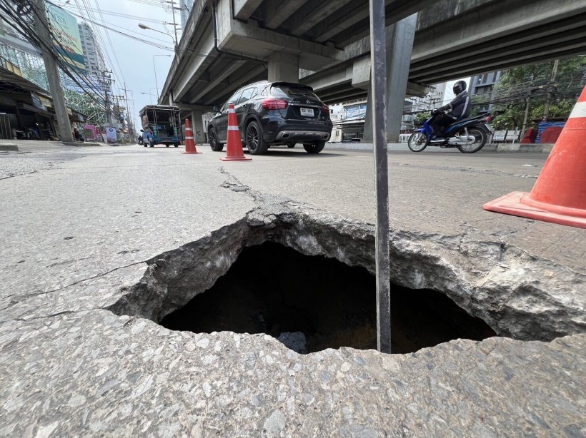 อีกแล้ว! ถนนยุบ แจ้งวัฒนะขาออก ยาวเป็นเมตร