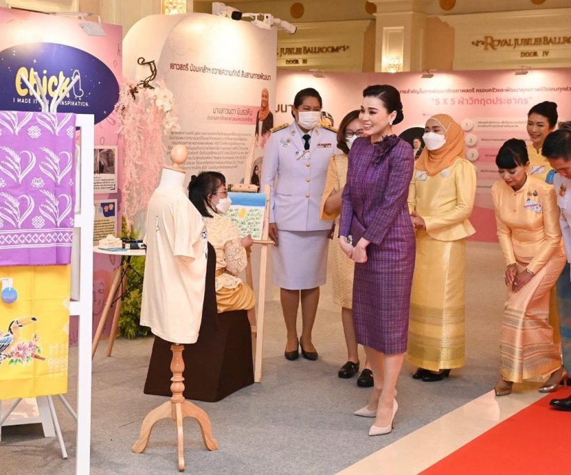 ประมวลภาพพระราชินีเสด็จพระราชดำเนินเปิดงานวันสตรีไทย