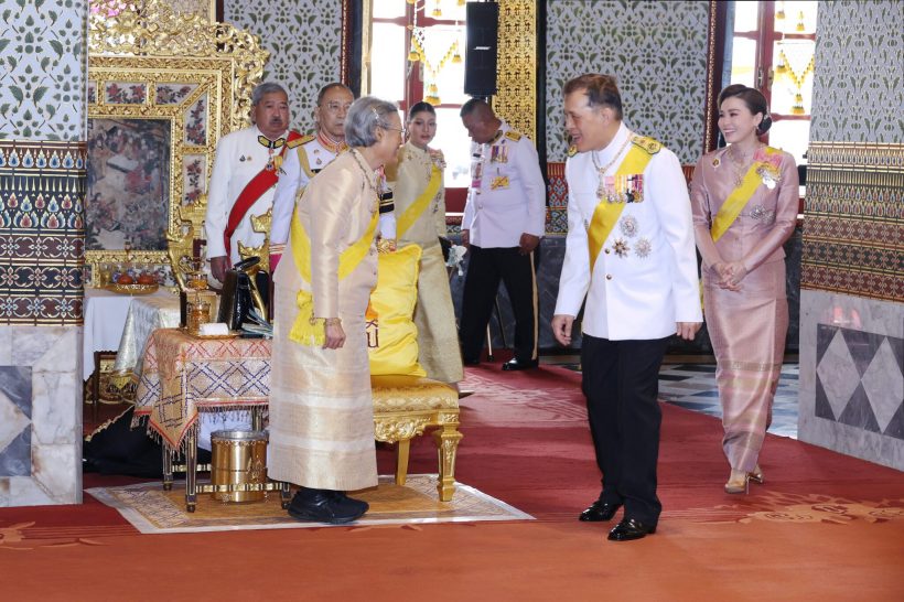 ในหลวง พระราชินี เสด็จฯ ทรงบำเพ็ญพระราชกุศล เนื่องในวันฉัตรมงคล