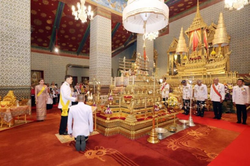 ในหลวง พระราชินี เสด็จฯ ทรงบำเพ็ญพระราชกุศล เนื่องในวันฉัตรมงคล