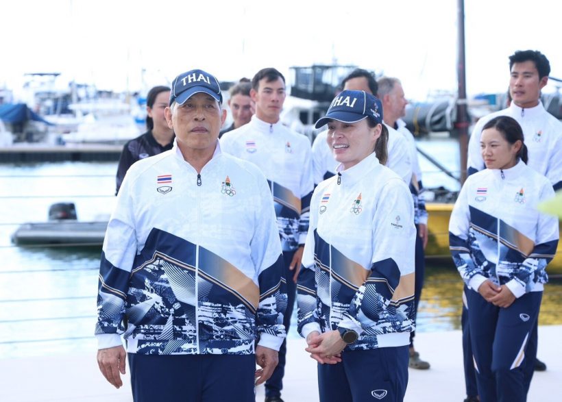 ในหลวง พระราชทานช่อดอกไม้แสดงความยินดี พระราชินี