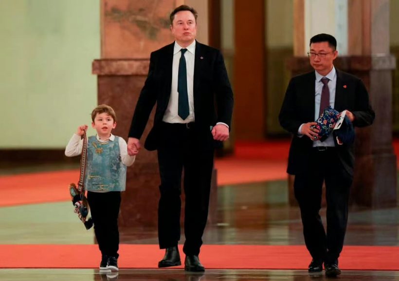 น่ารักจนเป็นข่าว! เจ้าหนูเอ็กซ์น้อย ณ ปักกิ่ง พ่ออีลอนปลื้ม
