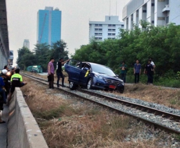 ตร.ส่งตัวหนุ่มซิ่งซีอาร์วีทางรถไฟฟ้องศาล