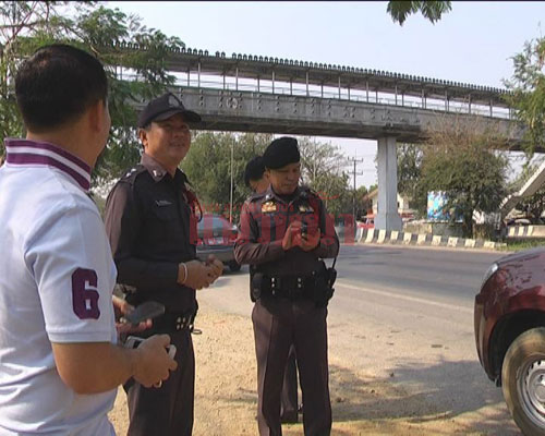 ป้ายแยกประเทศโผล่เชียงราย หนุนอยู่ล้านนาตร.เร่งปลดออก