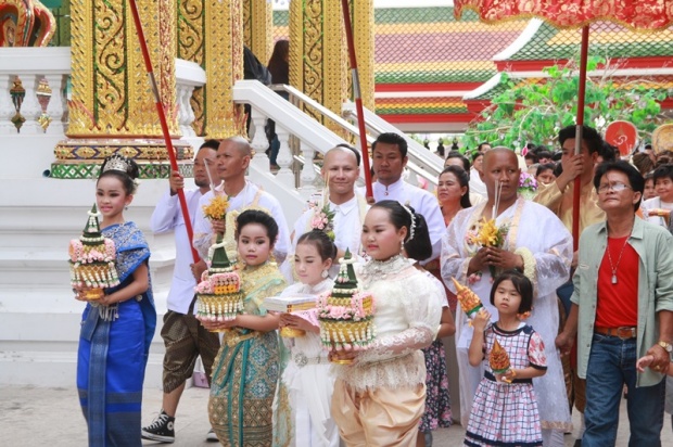 สุดอลังการ!! งานบวชพระราชทาน หมอมุ่ยหูทิพย์ แห่ด้วยคาราวานรถบิ๊กไบค์กว่า 50 คัน