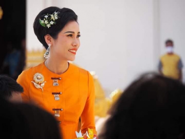  เจ้าคุณพระสินีนาฏ ถวายผ้าไตร-เครื่องสังฆทาน วัดบูรพาราม ร่วมถ่ายรูปกับปชช.อย่างเป็นกันเอง