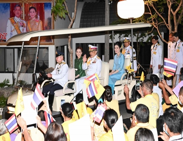 ในหลวง พระราชินี เสด็จฯ เปิดพระบรมราชานุสาวรีย์ร.7 หัวหิน