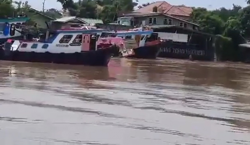 เปิดนาทีสุดระทึก เรือล่มกลางเจ้าพระยาอีกแล้ว (คลิป)