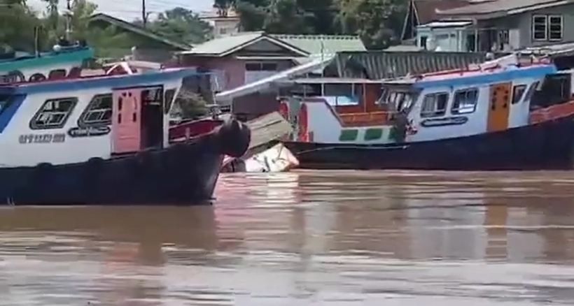 เปิดนาทีสุดระทึก เรือล่มกลางเจ้าพระยาอีกแล้ว (คลิป)