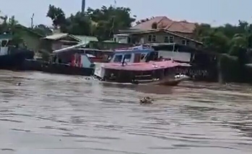 เปิดนาทีสุดระทึก เรือล่มกลางเจ้าพระยาอีกแล้ว (คลิป)