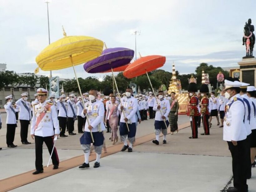 ในหลวง-พระราชินี ทรงบำเพ็ญพระราชกุศลทักษิณานุปทาน เนื่องในวัน “ปิยมหาราช”