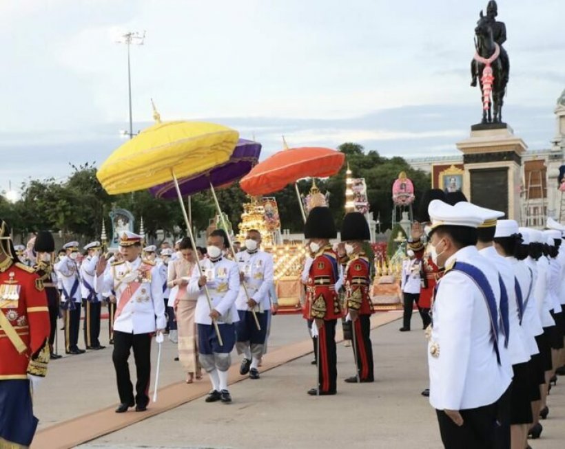 ในหลวง-พระราชินี ทรงบำเพ็ญพระราชกุศลทักษิณานุปทาน เนื่องในวัน “ปิยมหาราช”