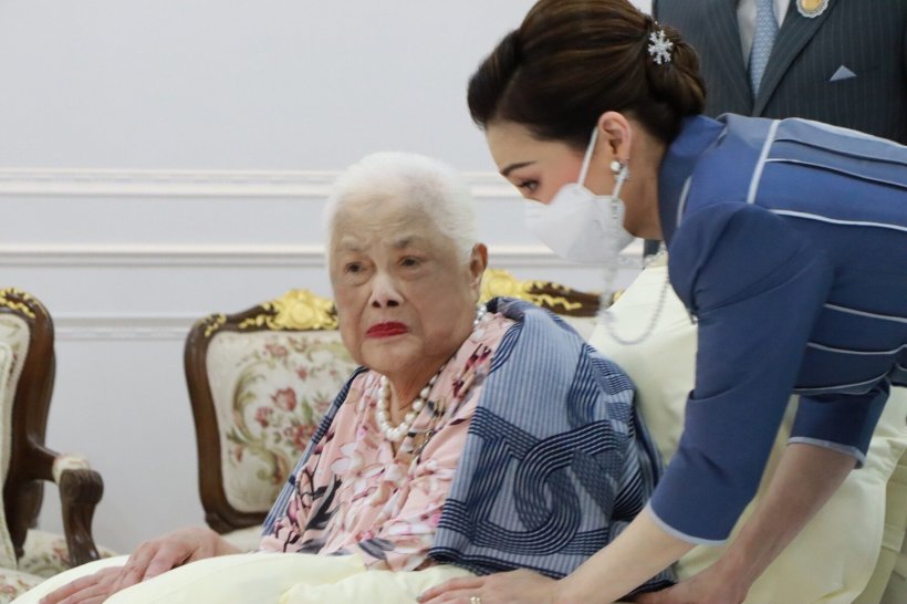 ปลื้มปีติ ในหลวง เฝ้าฯ พระพันปีหลวง วันเฉลิมพระชนมพรรษา