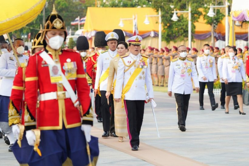   ประมวลภาพ ในหลวง-พระราชินี เสด็จฯ วันจักรี2566 พร้อมด้วยเจ้าฟ้าทีปังกรรัศมีโชติ