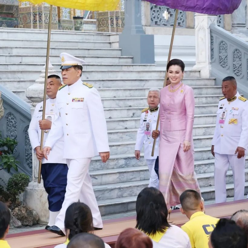 ประมวลภาพ ในหลวง-พระราชินี ทรงบำเพ็ญพระราชกุศล มาฆบูชา