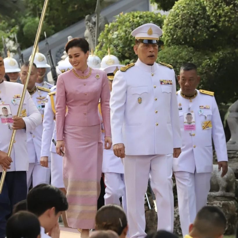 ประมวลภาพ ในหลวง-พระราชินี ทรงบำเพ็ญพระราชกุศล มาฆบูชา