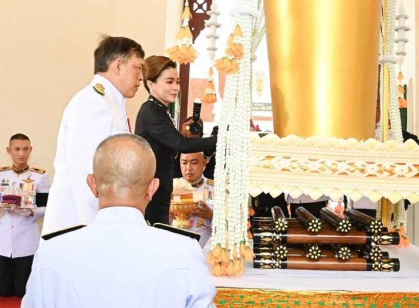 ในหลวง-พระราชินี เสด็จฯไปในการพระราชทานเพลิงศพ