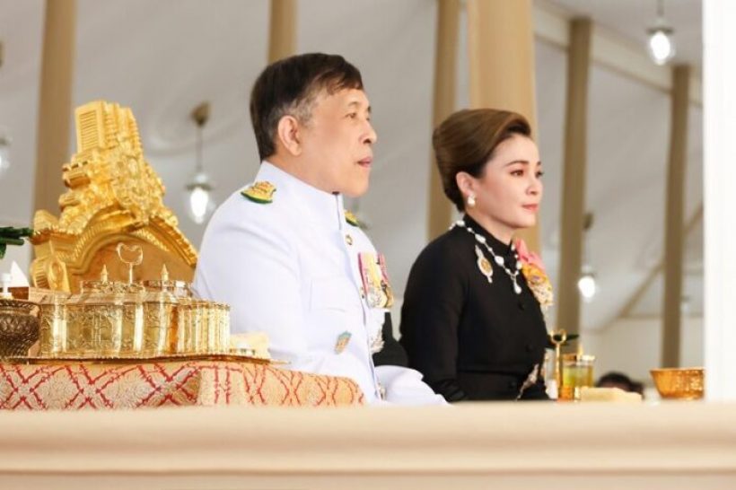 ในหลวง-พระราชินี เสด็จฯไปในการพระราชทานเพลิงศพ