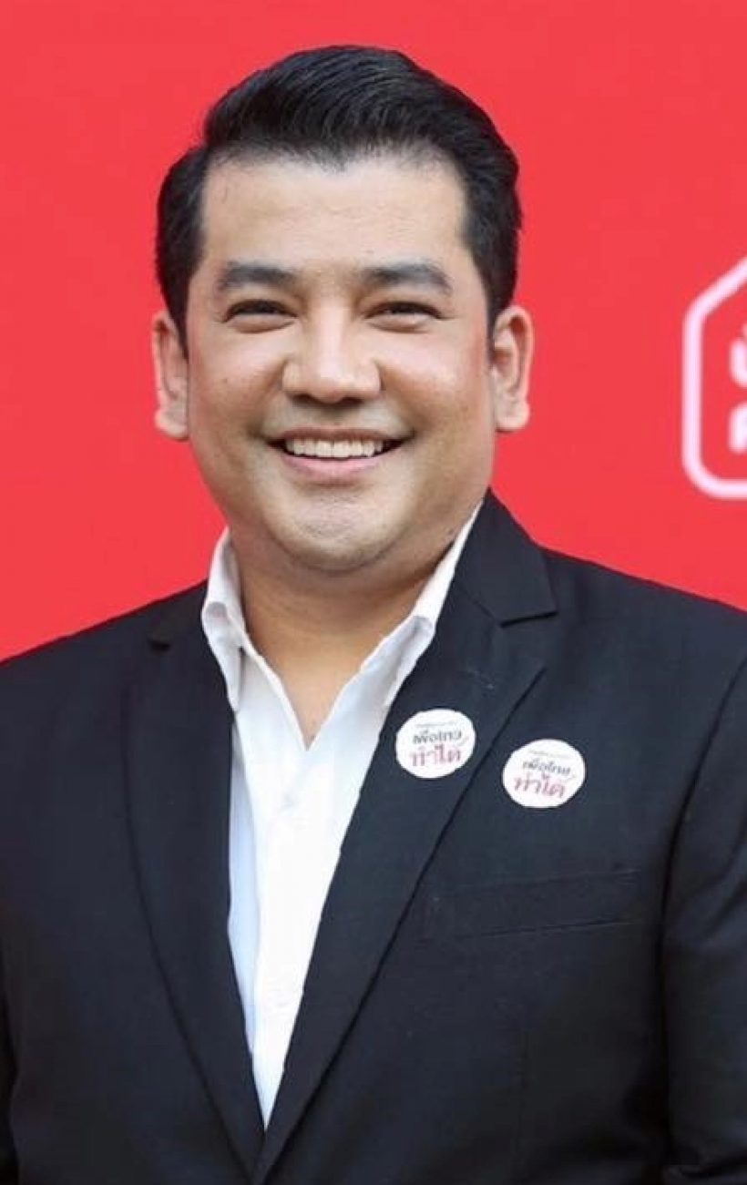 มดดำขนทัพลูกน้อง-น้องชาย สวมเสื้อเพื่อไทย พรึ่บทั้งแผง