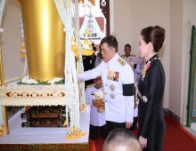 ในหลวง-พระราชินี เสด็จฯไปในการพระราชทานเพลิงศพ