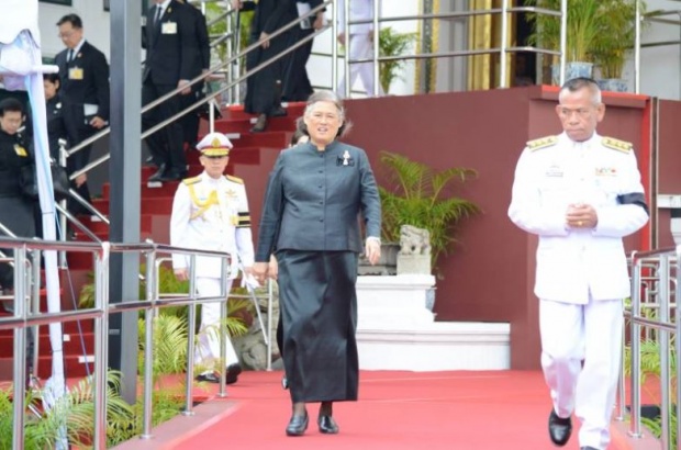 สมเด็จพระเทพฯเสด็จถวายภัตตาหารเช้า พระพิธีธรรมสวดพระอภิธรรมพระบรมศพ