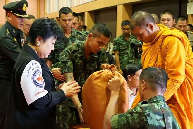  ‘พระองค์โสม’ ประทานความช่วยเหลือ สานต่ออาชีพผู้ประสบอุทกภัยใต้