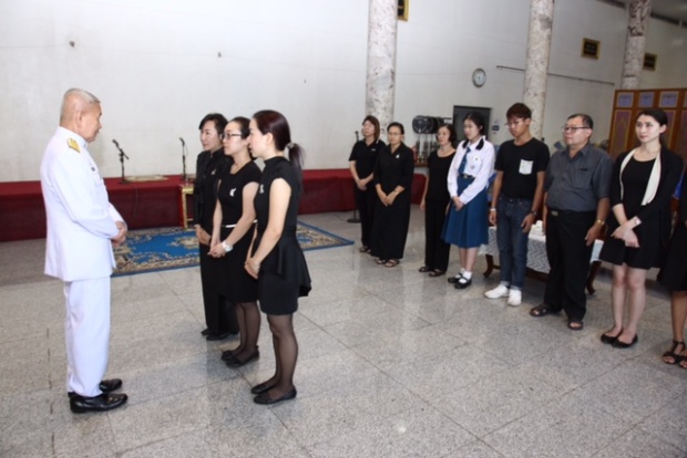 ในหลวง พระราชทานพวงมาลา หญิงเสียชีวิตขณะทำดอกไม้จันทน์ถวาย ร.9