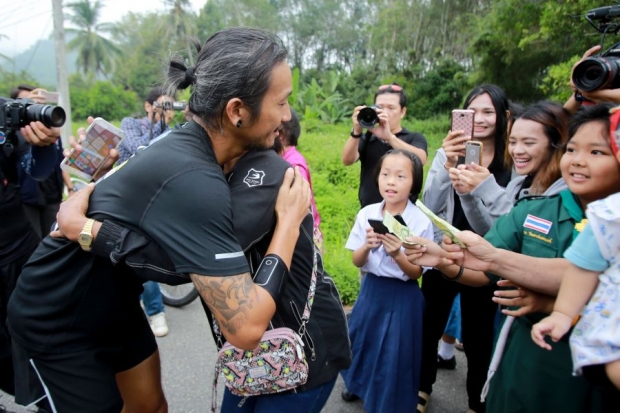 พี่ตูน บอดี้สแลม นำวิ่งครั้งใหม่ 5 ภาค พร้อมเปิดตัว“มูลนิธิก้าวคนละก้าว”