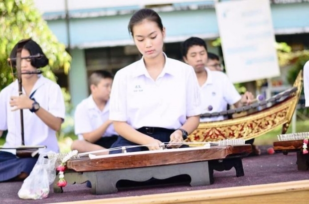 ‘น้องพลอย’ เด็กเรียนเก่ง กำลังอดไปแข่งงานวิทย์ระดับโลก เพราะเธอ…ไร้สัญชาติ