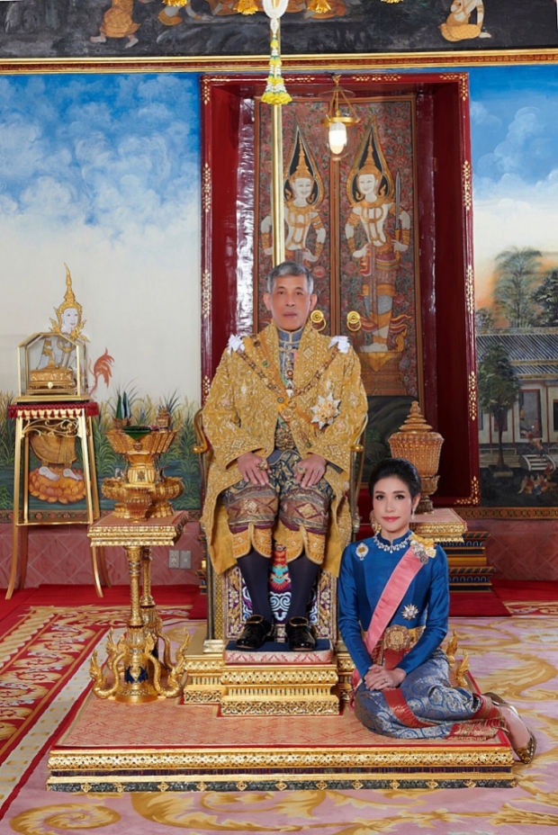 ภาพพระราชทานพระเจ้าอยู่หัว-เจ้าคุณพระสินีนาฏ