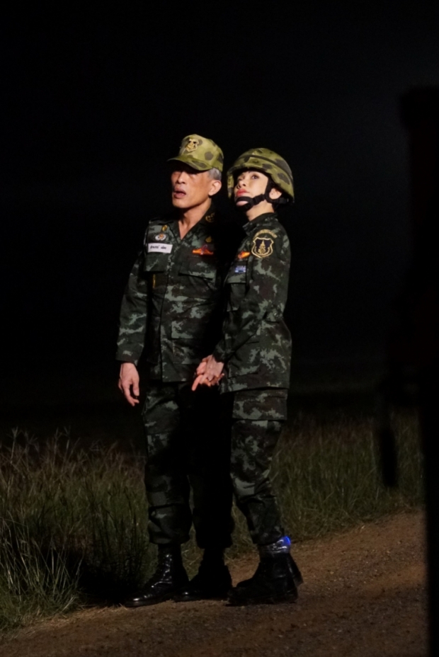 ภาพพระราชทานพระเจ้าอยู่หัว-เจ้าคุณพระสินีนาฏ